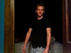 Licensed massage therapist ready to use magic hands on you!, 23