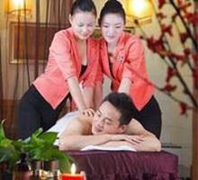 Its good to be king and be worshiped by only Asian girls!, 28