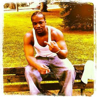 sexy black male looking bto have a good time, 23